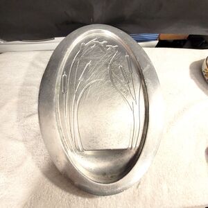 Westbend SERV-ITCast Aluminum Meat Resting/Server Silver Drip Holder Cattails